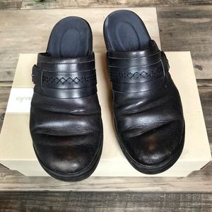 Clark’s black leather slip on shoes size 6 1/2